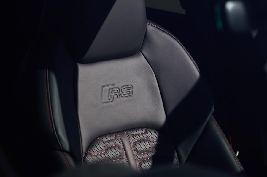Детали интерьера Audi RS6 Avant 2020 года  (AU) (фото 22 из 35)